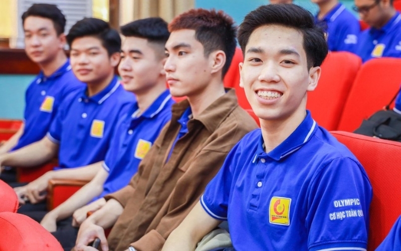 Hình in logo trường Đại học Công nghiệp trên đồng phục phải sắc nét