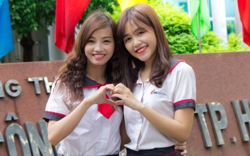 Đồng phục in logo trường Đại học Công nghiệp TP.HCM