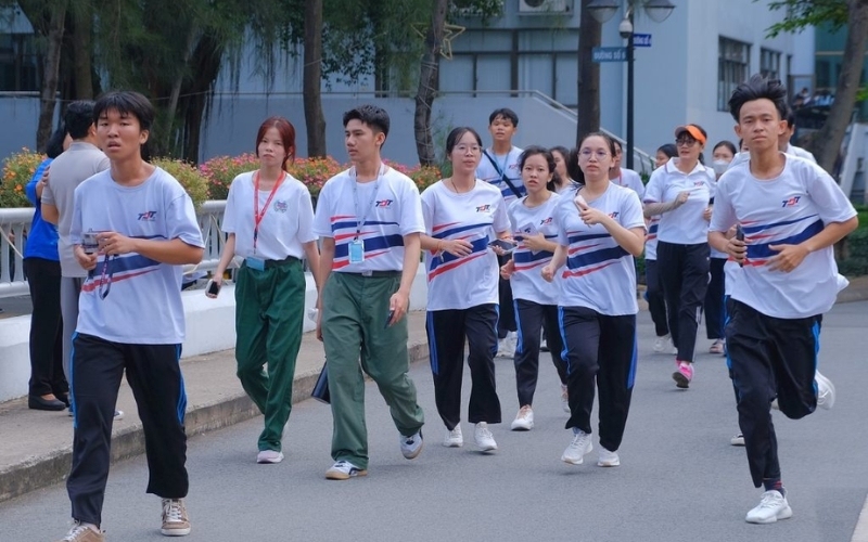 Đồng phục thể dục in logo Đại học Tôn Đức Thắng