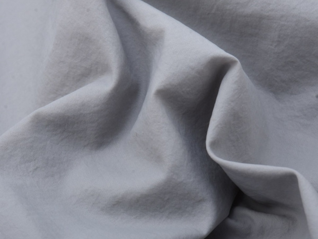 Vải gió 100% poly có đặc tính mỏng nhẹ