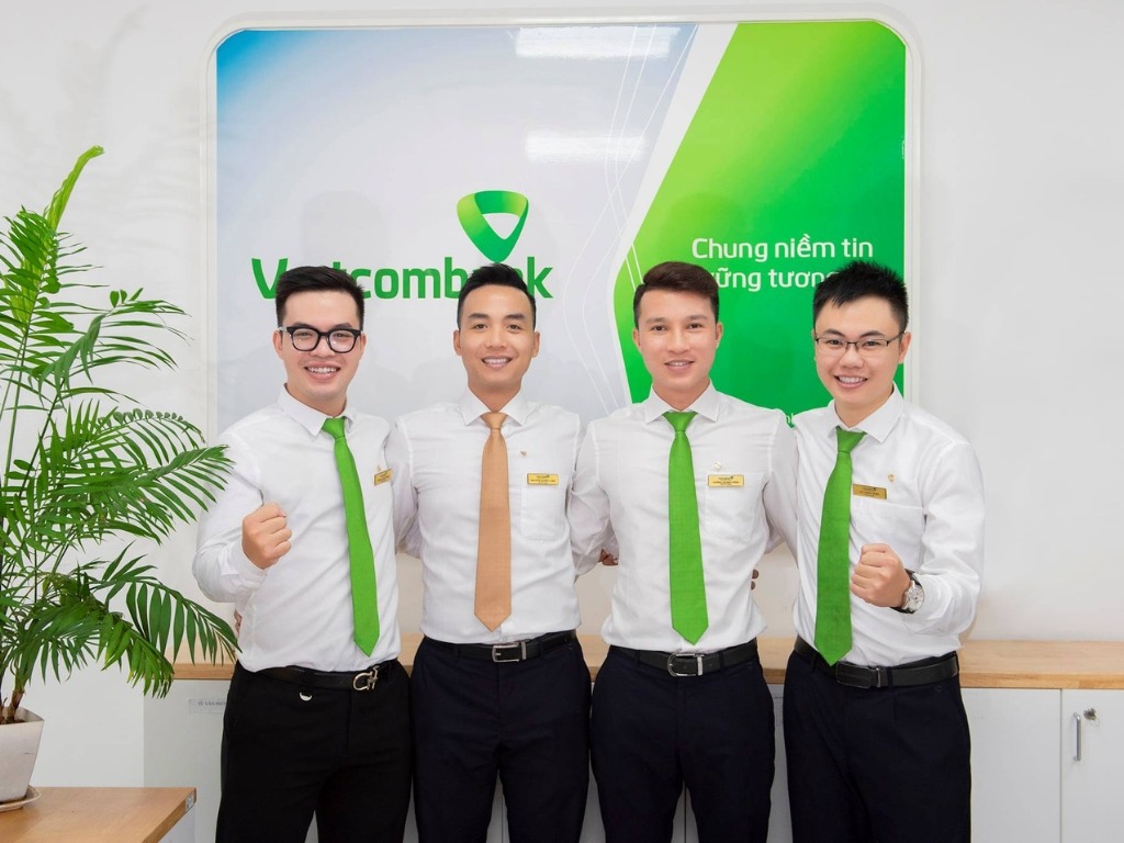 Áo sơ mi nam Slim Fit giúp người mặc trông thon gọn hơn