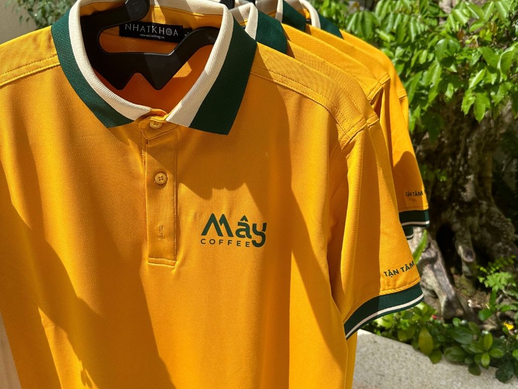 Bạn nên chọn in lụa cho logo thiết kế đơn giản để may đồng phục công sở giá tốt