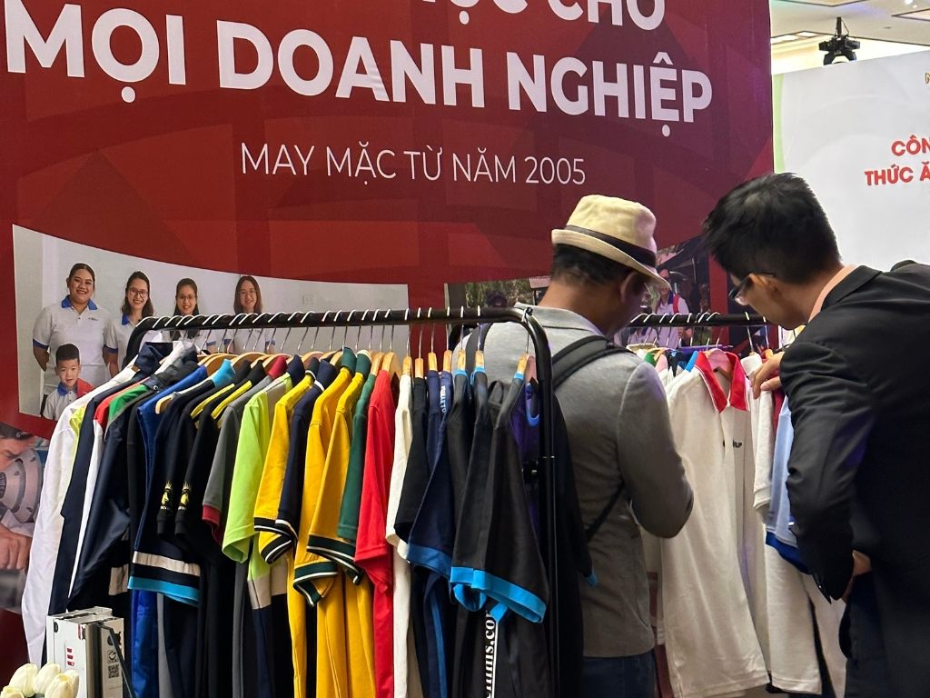 Nhất Khoa hỗ trợ tư vấn miễn phí trước khi báo giá đồng phục công sở