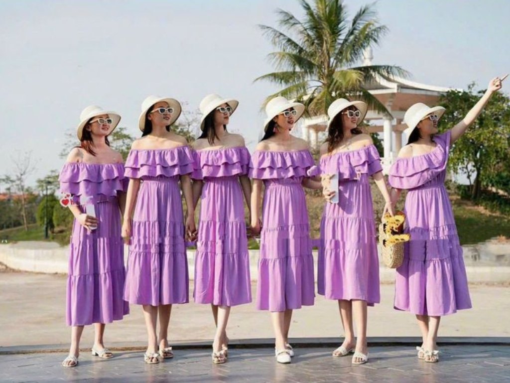 Váy đồng phục đi chơi giúp tạo sự thống nhất rõ rệt