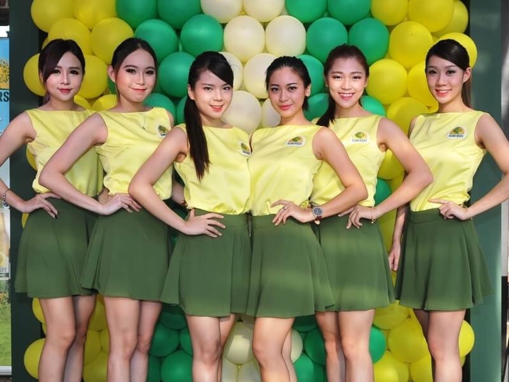 Váy đồng phục của PG có thiết kế nổi bật