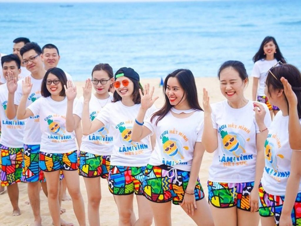 Đồng phục trắng cho hoạt động team building