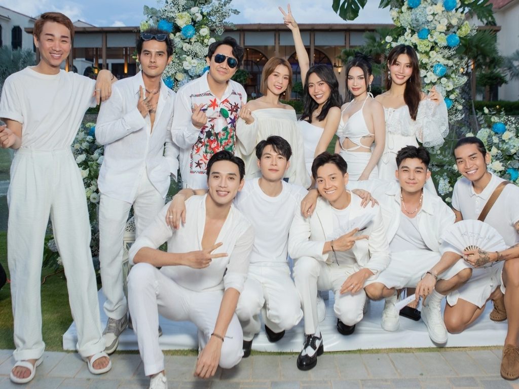 Dress code trắng mang lại cảm giác thanh lịch và cao cấp cho buổi tiệc