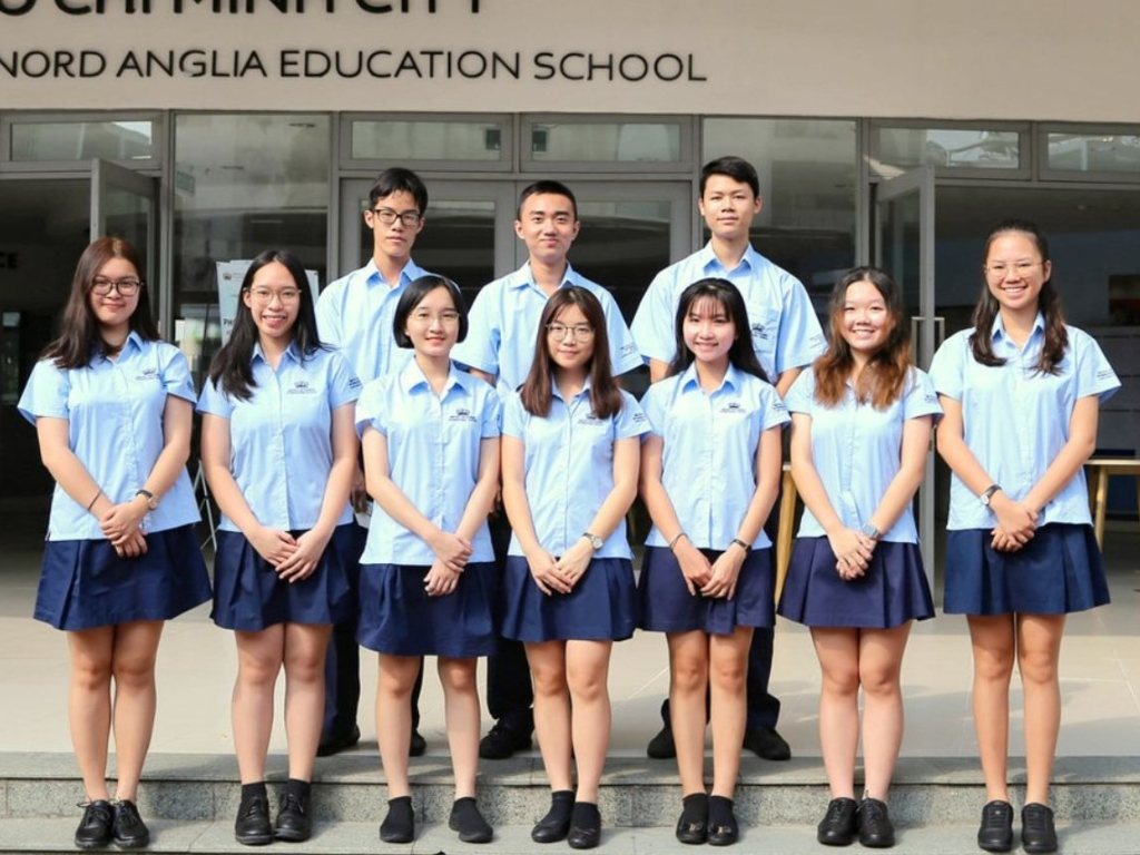 Bạn nên chọn đồng phục học sinh có thiết kế hiện đại và form dáng đẹp