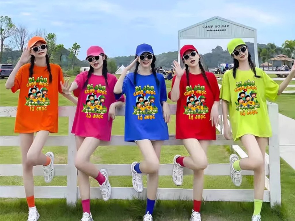 Một câu slogan "chất lừ" làm cho áo nhóm thành một kỷ vật đặc biệt