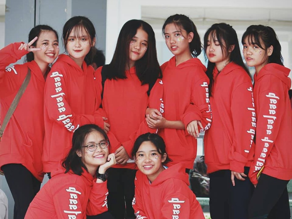 Bạn có thể in slogan lên phần tay của áo nhóm tay dài