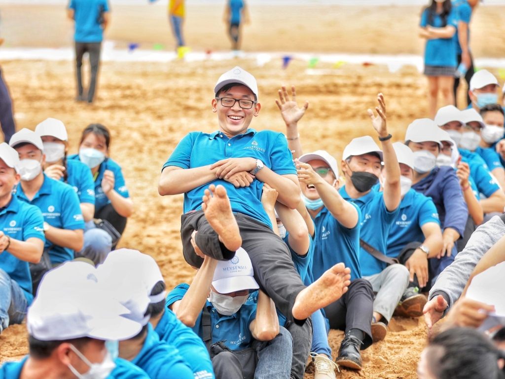 Việc khoác lên mình chiếc áo chung giúp khơi dậy tinh thần chiến đấu vì nhóm