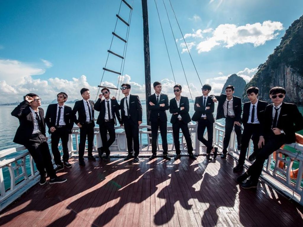 Trang phục đồng bộ giúp tăng tính thẩm mỹ cao cho bộ ảnh lớp