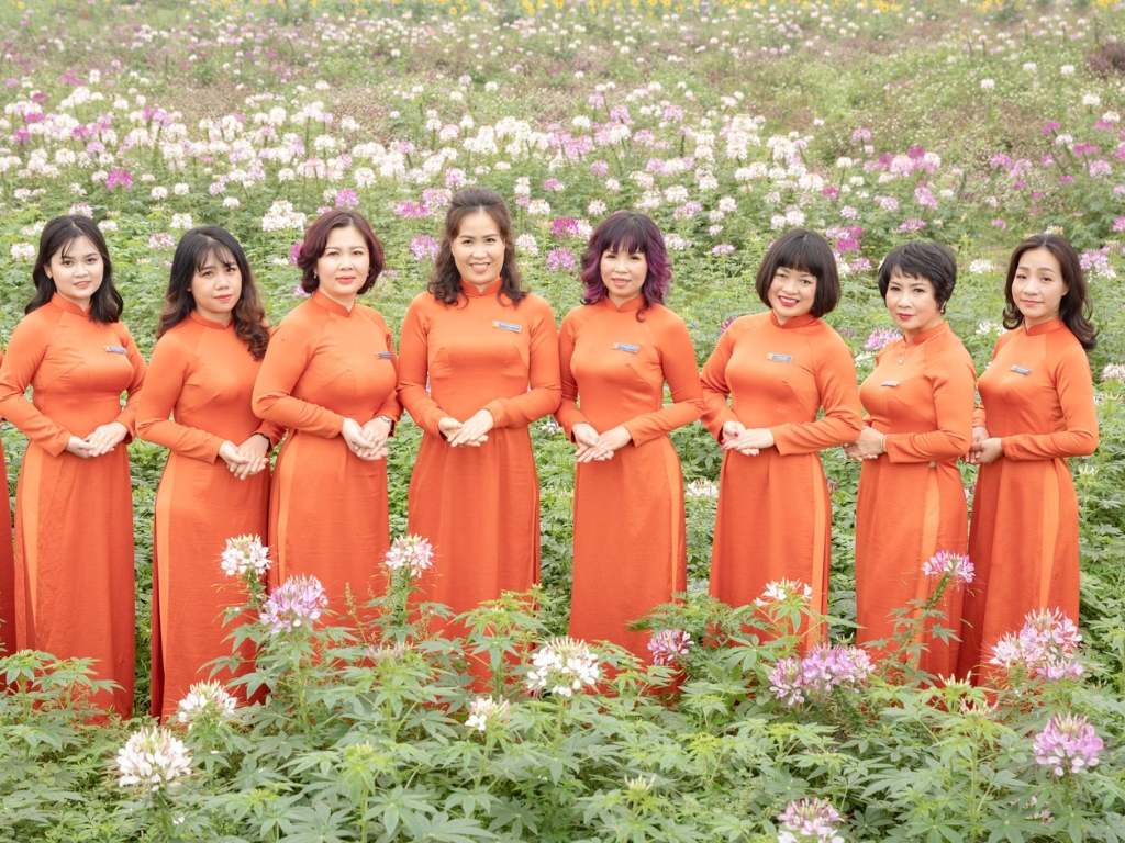 Áo dài nhóm đồng bộ giúp tạo sự hài hòa, thống nhất tuyệt đối