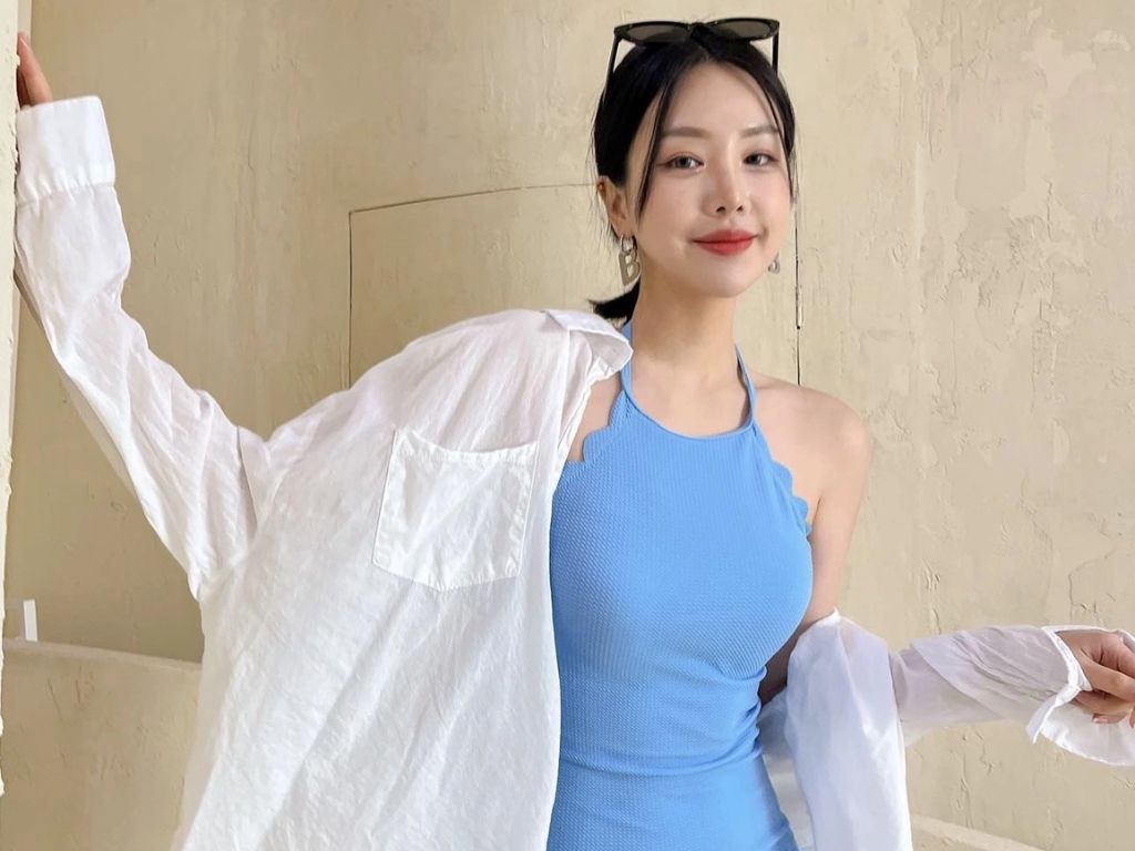 Các mẫu monokini hiện đại có chi tiết cut-out (khoét eo)