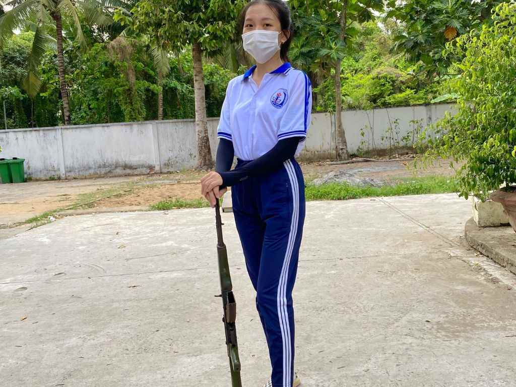 Bộ đồng phục thể dục học sinh cấp trung học cần có form dáng chuẩn