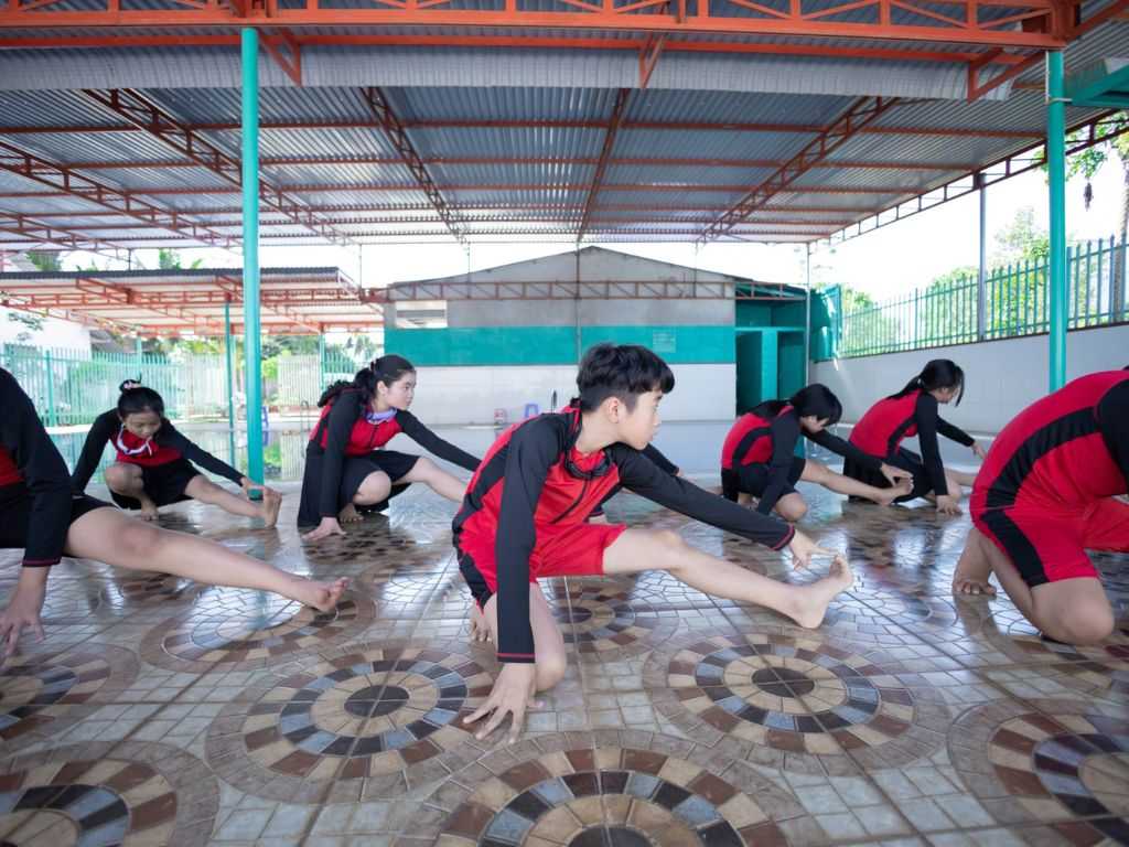 Bạn nên lộn trái áo khi giặt đồng phục thể dục Phan Đình Phùng