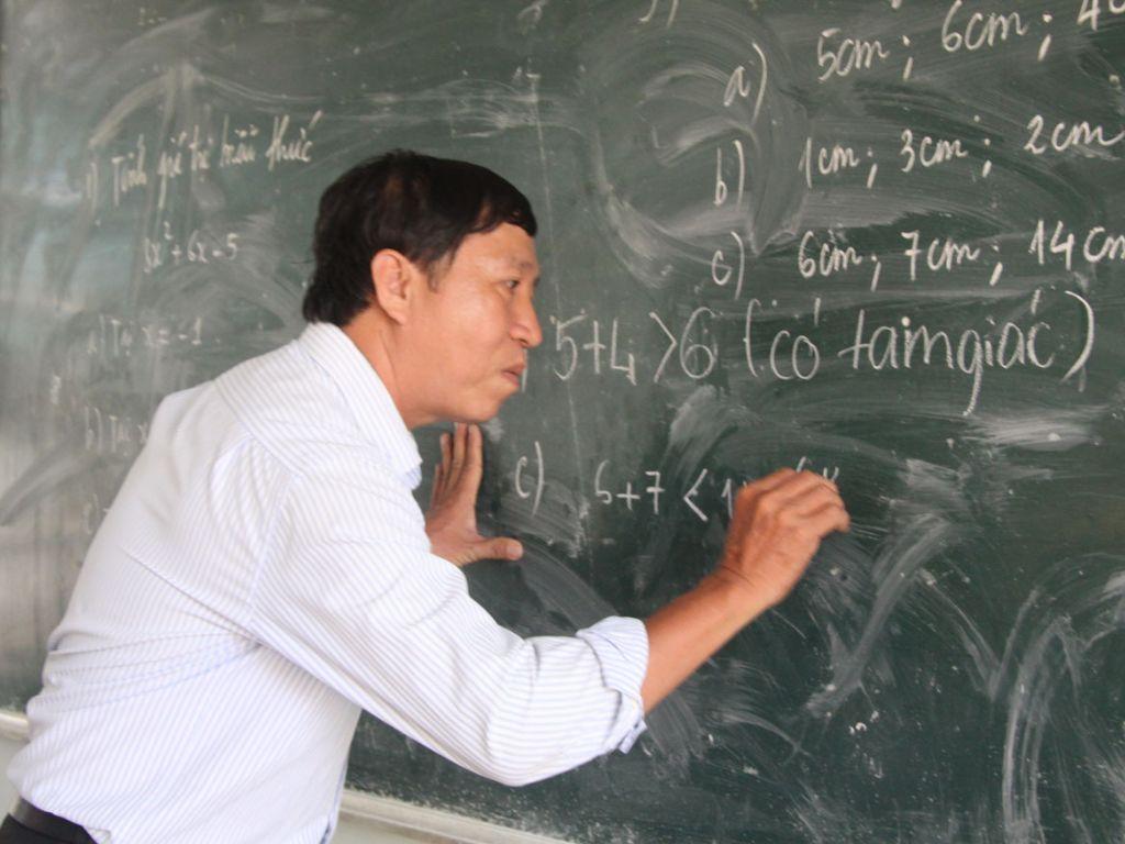 Bảng xanh viết phấn là loại bảng học sinh lớp 1 truyền thống