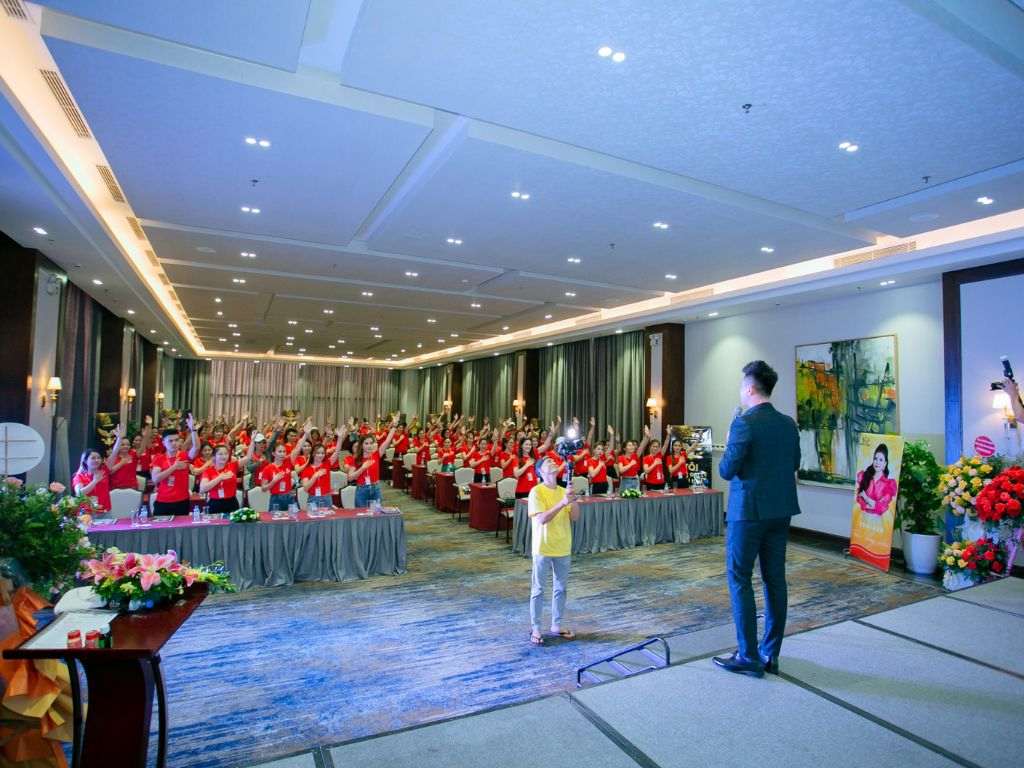 Áo thun cổ tròn sáng tạo là lựa chọn phổ biến nhất