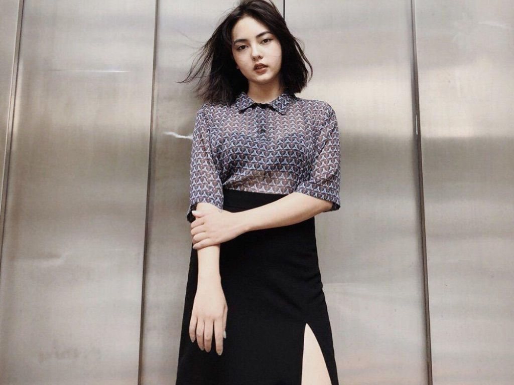 Điểm nhấn của mẫu chân váy này chính là đường cắt tinh tế