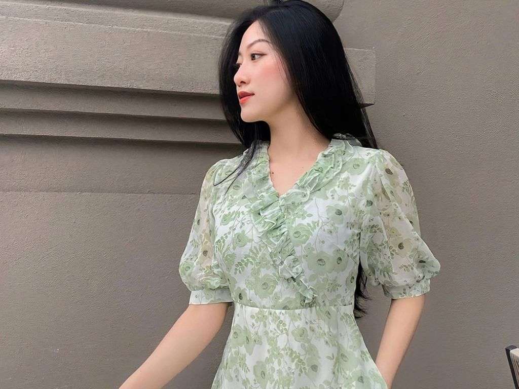 Bạn tiến hành may khóa kéo, thường là loại khóa giọt lệ