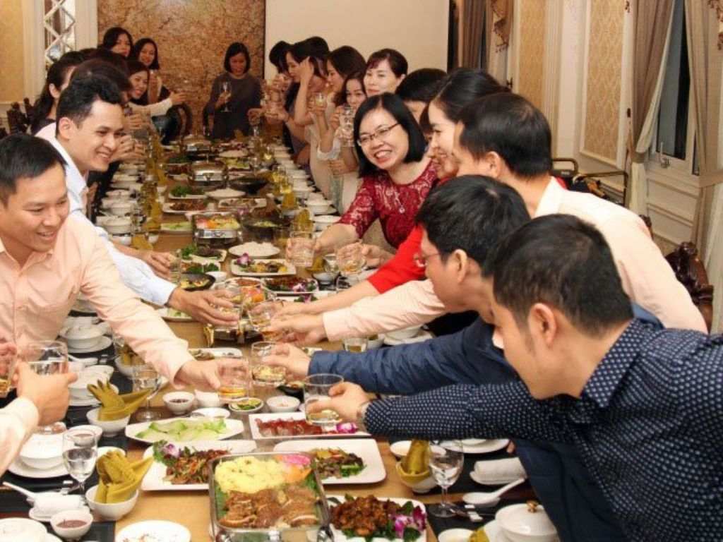 Một buổi tiệc tối trang trọng tại nhà hàng