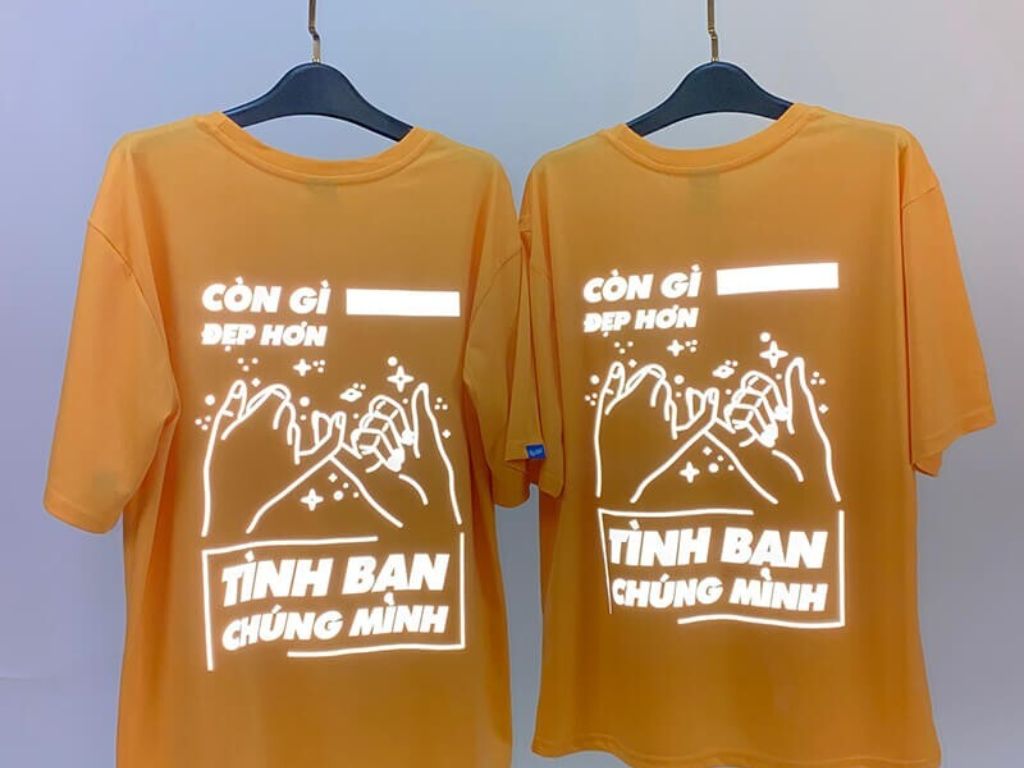 Hiệu ứng phát sáng từ chiếc áo lớp màu vàng phản quang