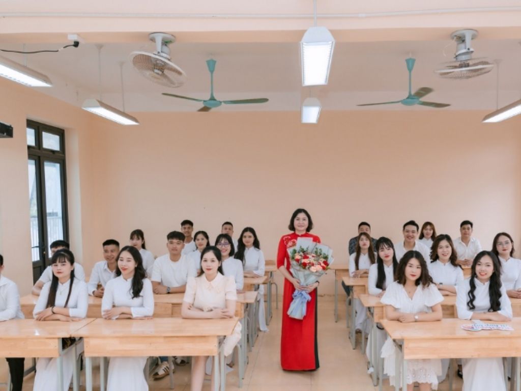 Bạn có thể nhắc lại một kỷ niệm chung, một câu nói quen thuộc của thầy cô