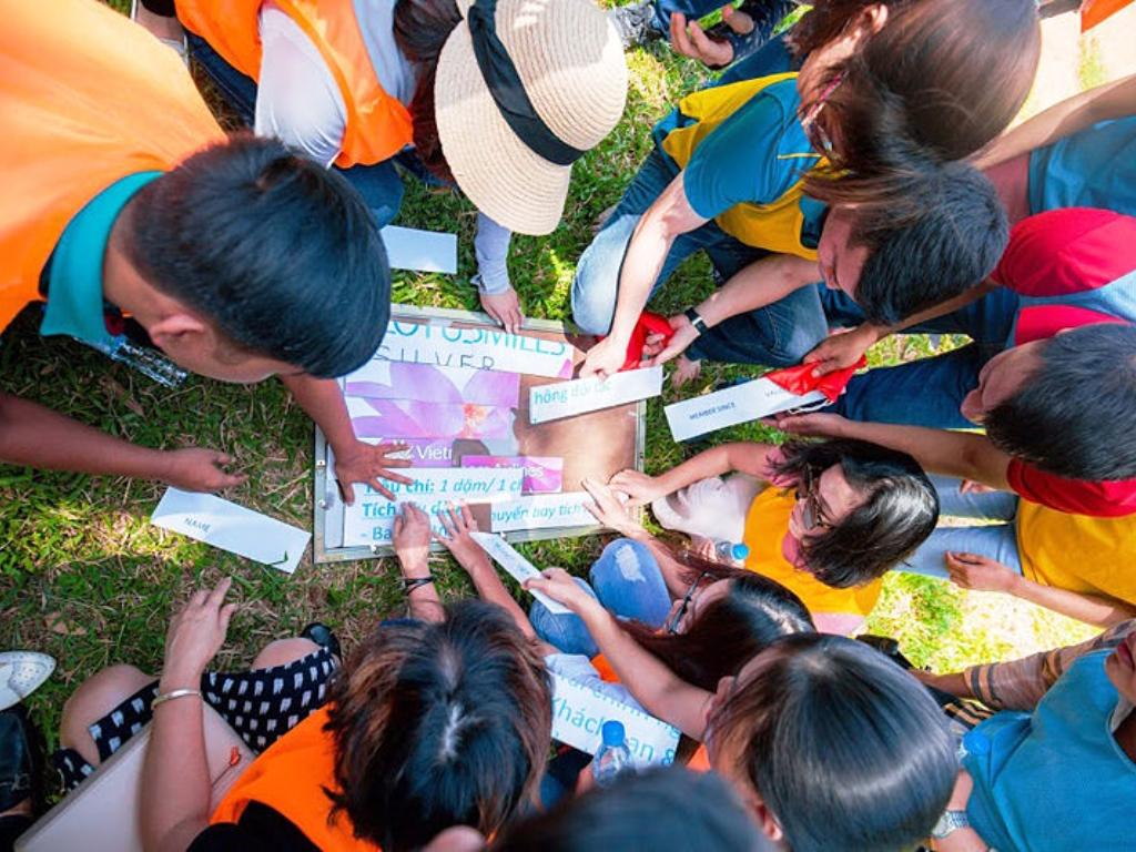Team building các trò chơi giúp nâng cao khả năng làm việc nhóm
