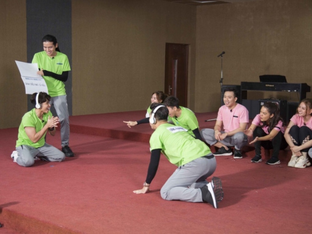 Đoán chữ là loại trò chơi team building giúp cải thiện kỹ năng giao tiếp