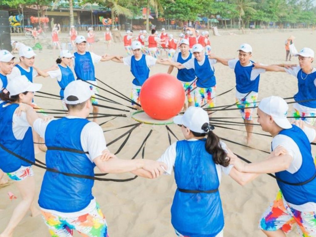 Mạng nhện đồng đội là một trong các trò chơi team building giúp xây dựng sự hợp tác