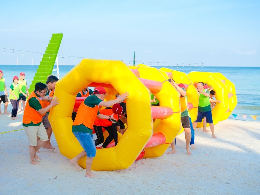Bánh xe khổng lồ là một trong các trò chơi trong team building ngoài trời