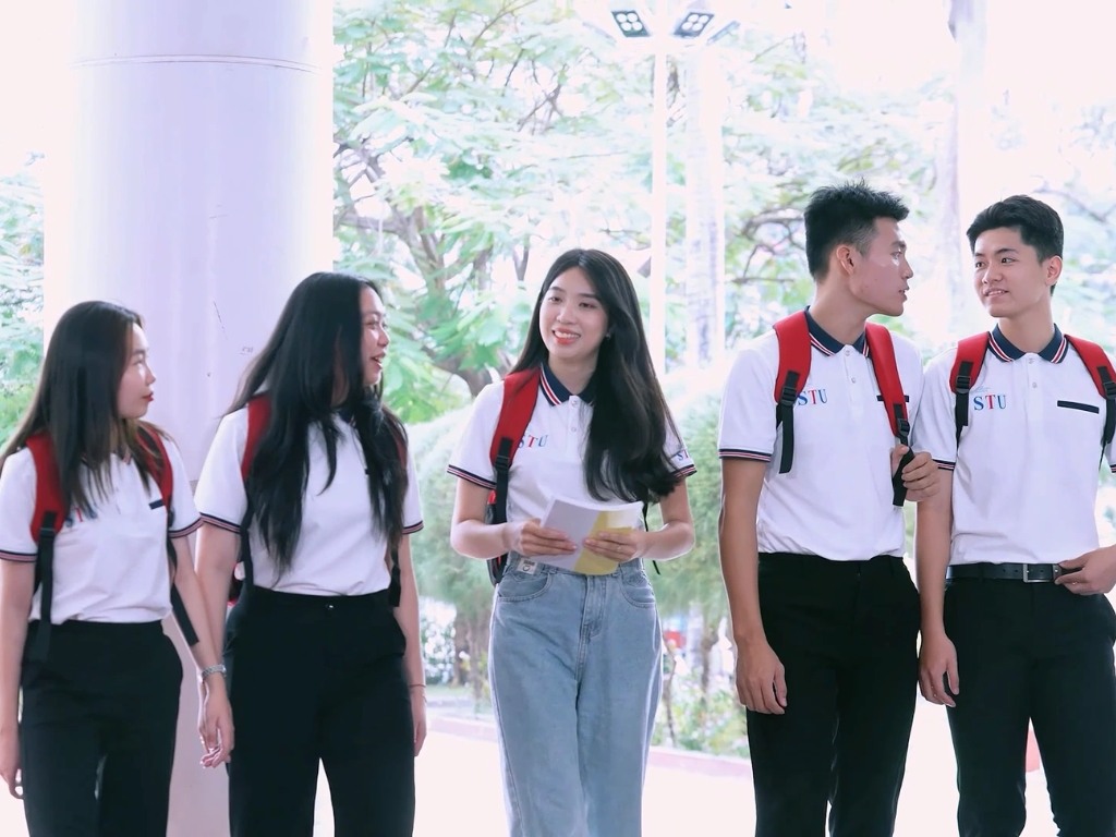 Bạn cần thống nhất thiết kế logo STU cho áo đồng phục