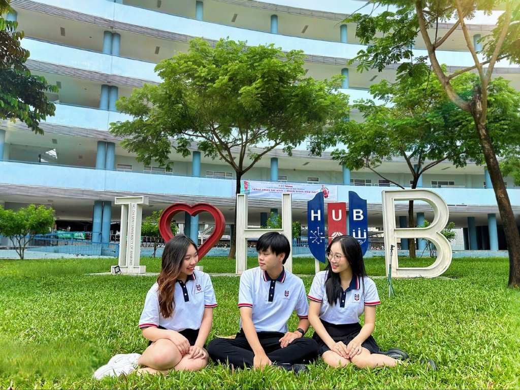 Áo polo đồng phục Đại học Ngân hàng