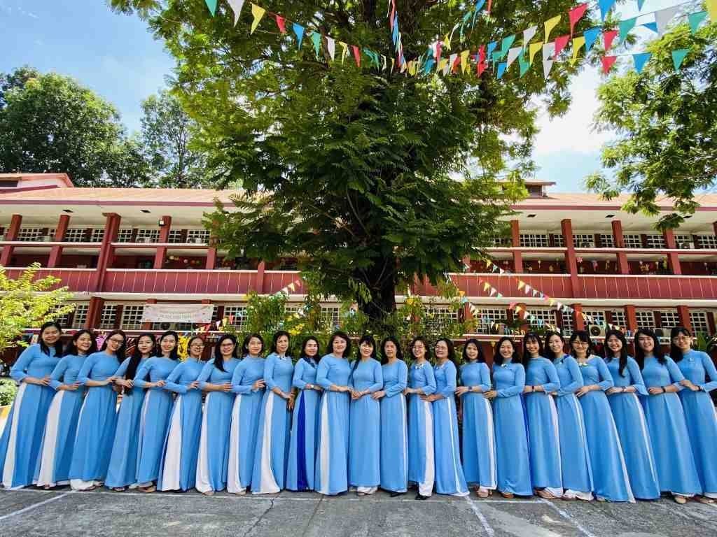 Bạn cần chọn đồng phục áo dài có form dáng vừa vặn