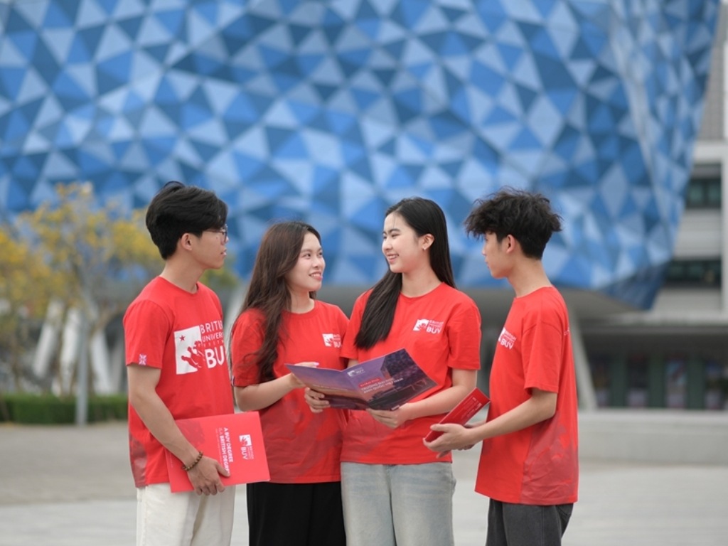 Áo thun cổ tròn in BUV logo