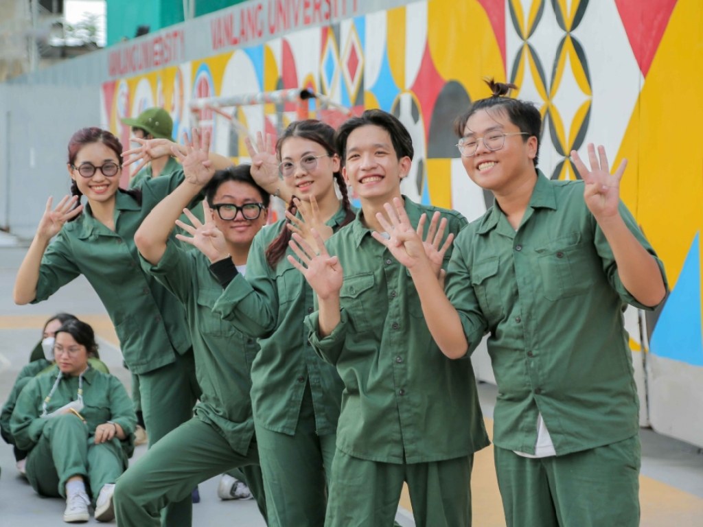 Đồng phục Đại học Văn Lang dành cho bộ môn quốc phòng