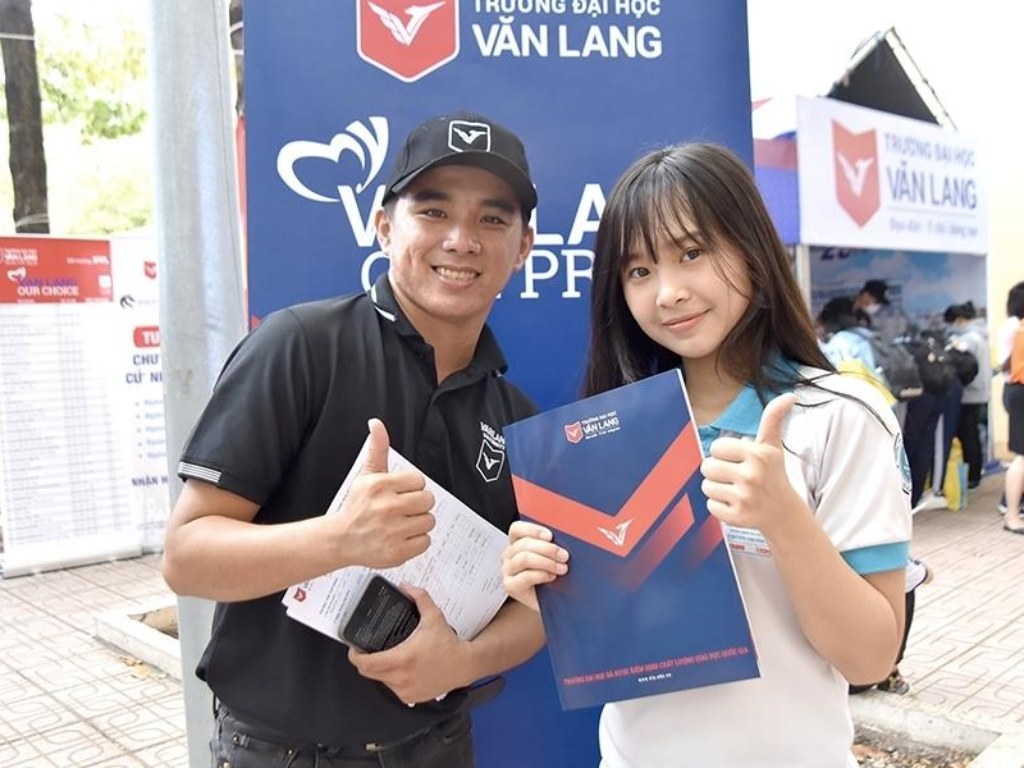 Mã trường đại học văn lang là DVL