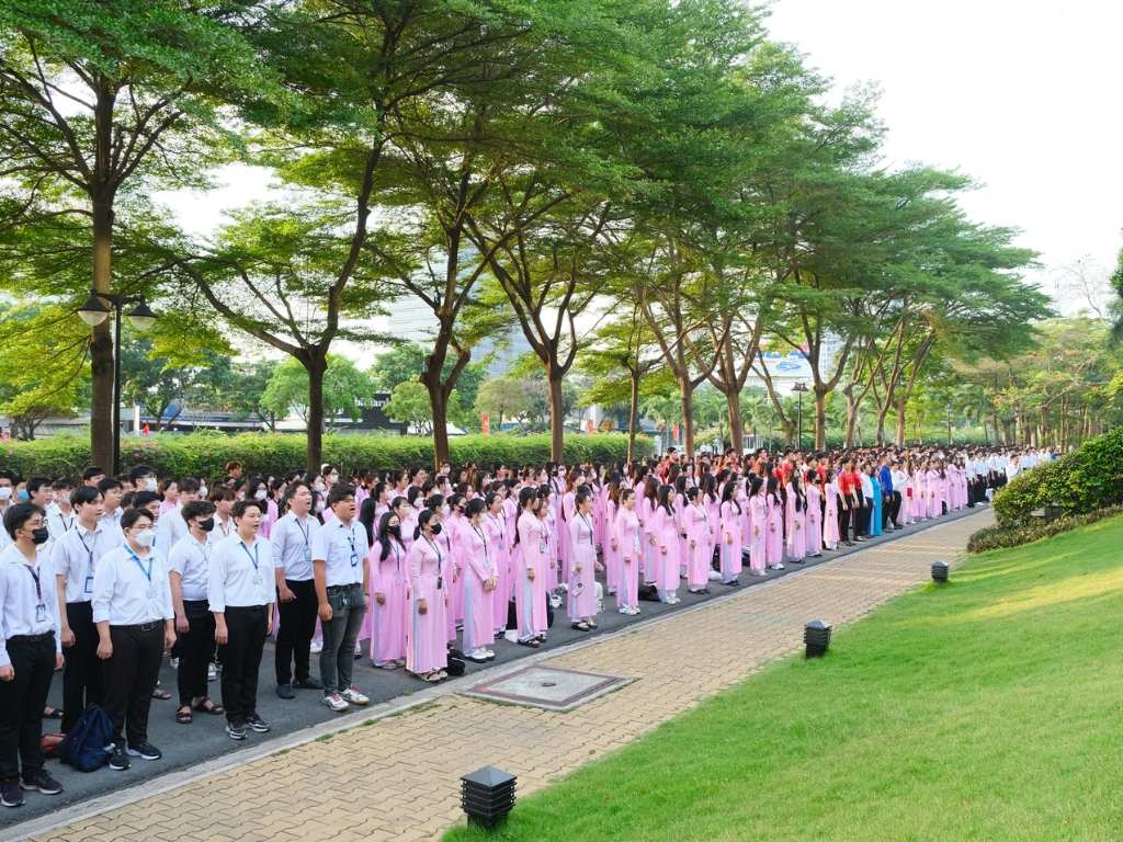 Đồng phục của trường Đại học Tôn Đức Thắng giúp xây dựng hình ảnh chuyên nghiệp