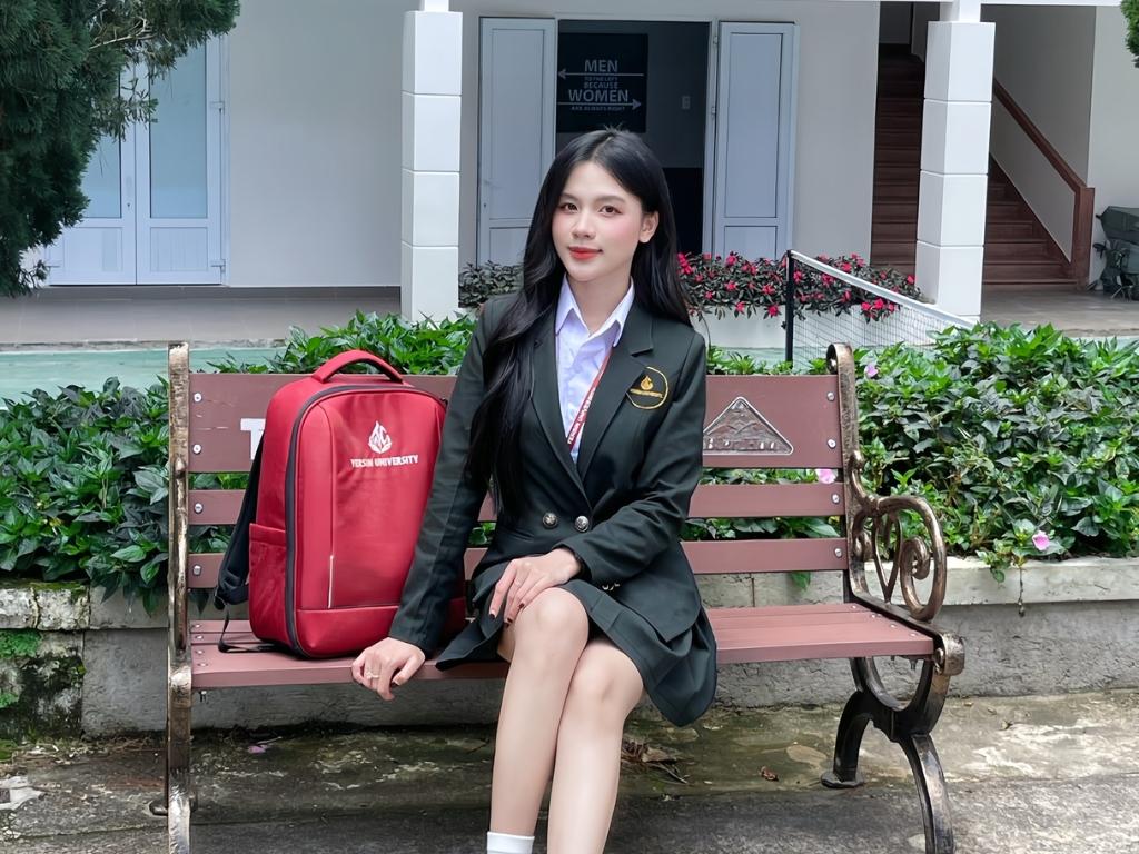 Áo khoác vest in logo trường Đại học Yersin Đà Lạt