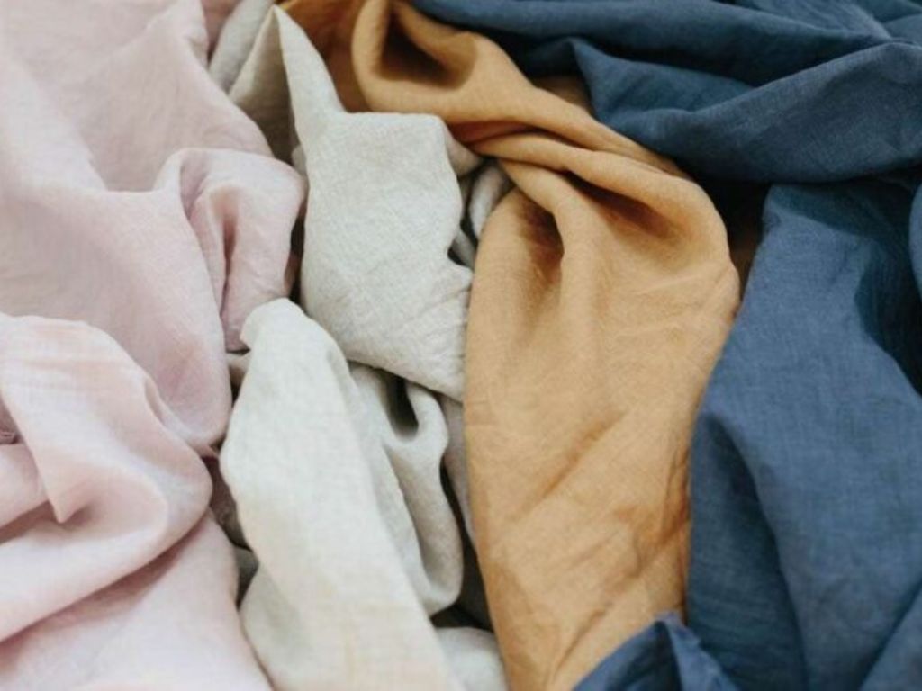 Các màu sáng và pastel sẽ phù hợp cho hoạt động ngoài trời