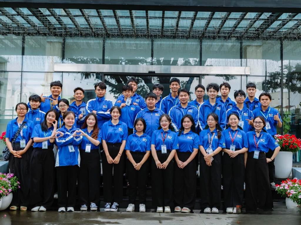 Áo thun câu lạc bộ in logo trường đại học công nghiệp