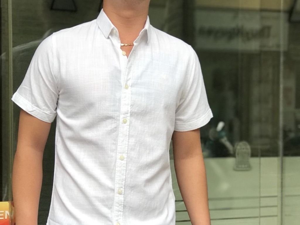 Các phần còn lại của trang phục nên được tối giản