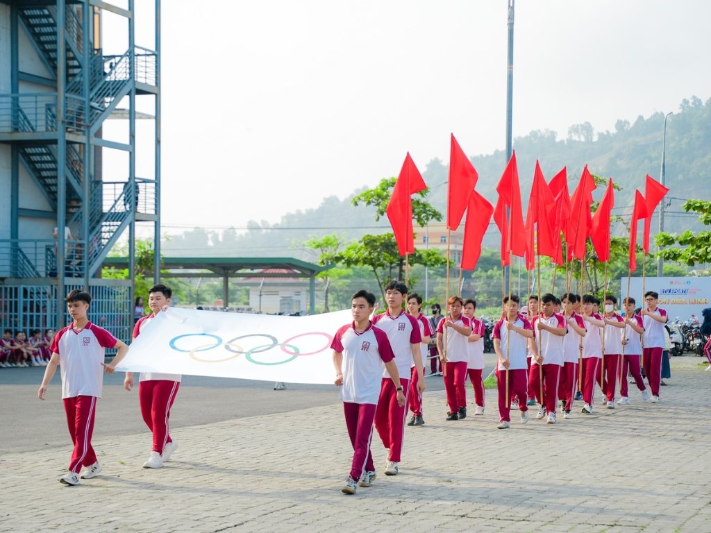 Đồng phục trường Đại học Duy Tân dành cho hoạt động thể thao