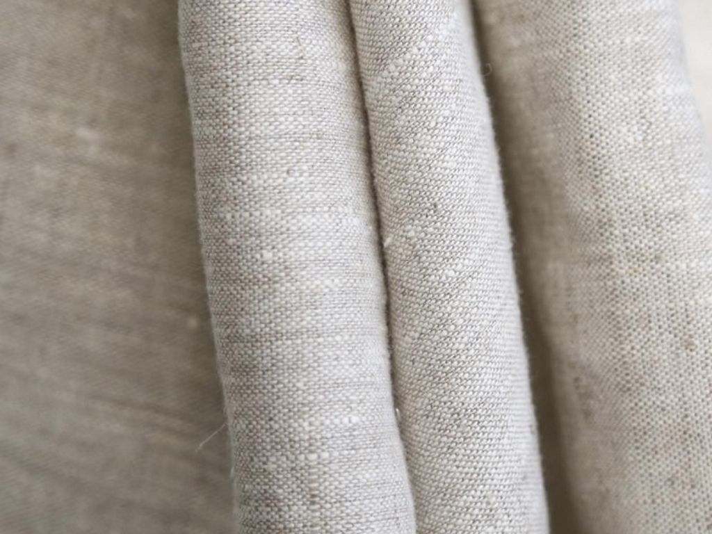 Vải linen thật mang lại sự thoáng mát, độ bền và vẻ đẹp sang trọng