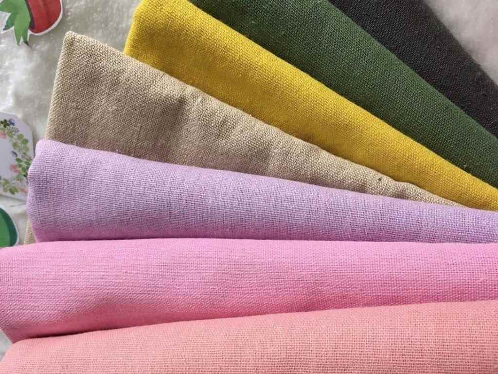 Chất vải linen thật khi chạm vào sẽ có cảm giác mát lạnh
