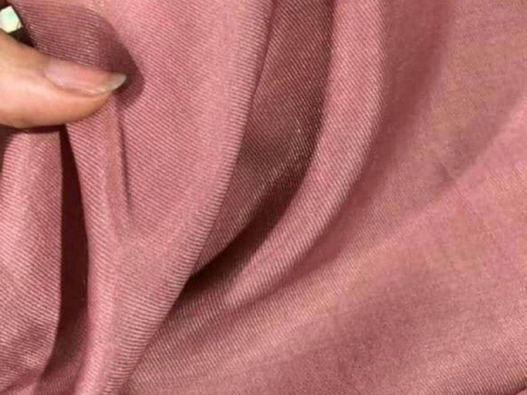 Vải linen lụa chính là một tuyên ngôn về gu thẩm mỹ và sự đầu tư