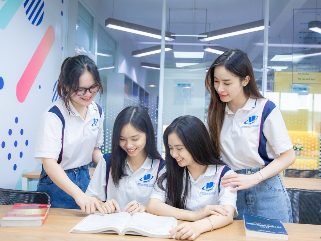 Đồng phục trường Đại học Mở TP HCM