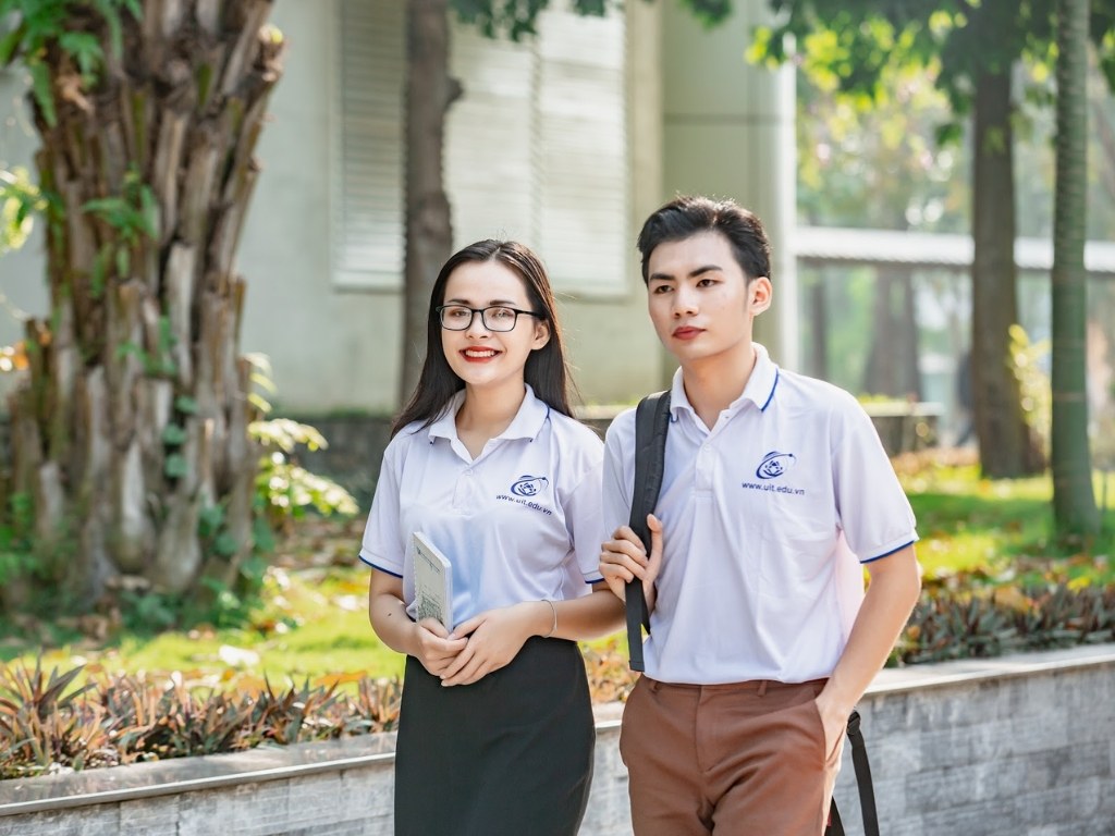 Áo polo đồng phục trường Đại học Công nghệ Thông tin