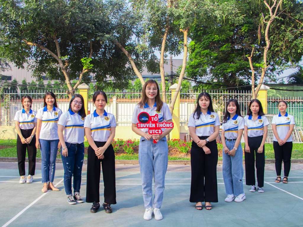 Logo Đại học Giao thông Vận tải được in ở vị trí ngực trái của áo câu lạc bộ