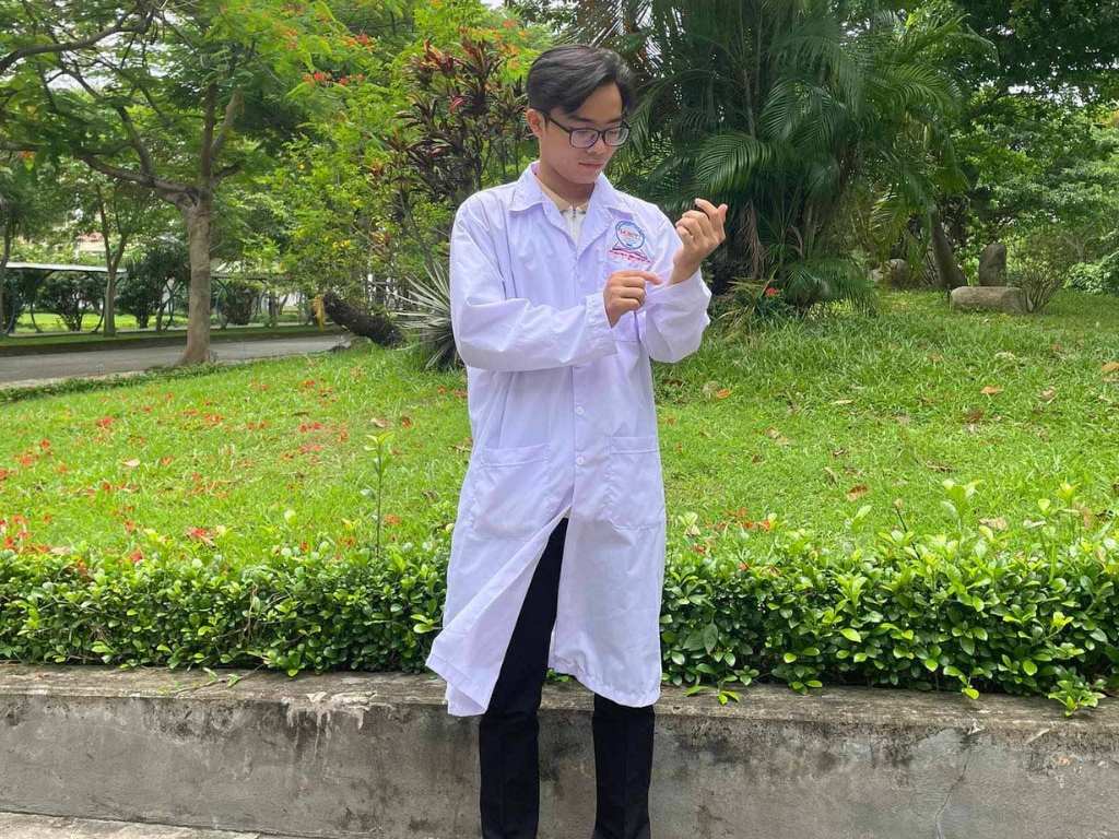 Áo blouse đồng phục khoa Vật liệu - Trường Đại học Khoa học Tự nhiên - ĐHQG TPHCM